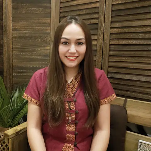 Aom Chuthatip, fundadora y terapeuta de Aruksa Thai Massage
