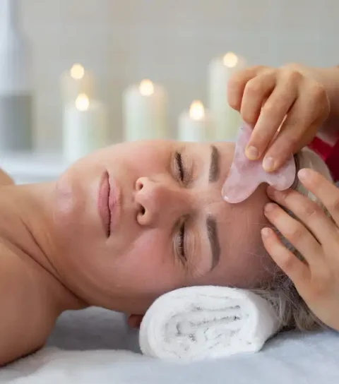 Exfoliación corporal 60 mins + Facial el secreto de tailandesa 90 mins 190€ (2hrs 30 mins)