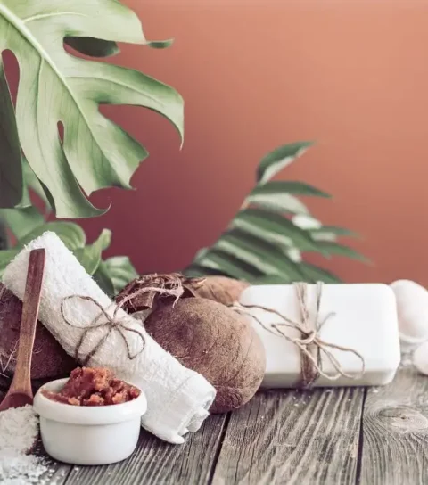 Masaje a elegir 60 mins + reflexología podal 30mins + facial exprés 30mins 140€ (2hrs)